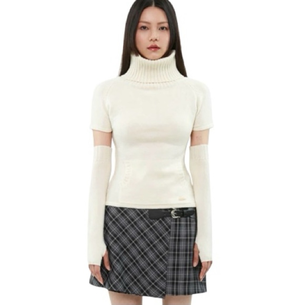 NWT Urban Outfitters C High-Neck Warmer Knit Set-Up